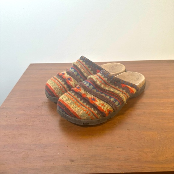 Taos Footwear Women's Multicolor Slip-On Shoes - Picture 7 of 7